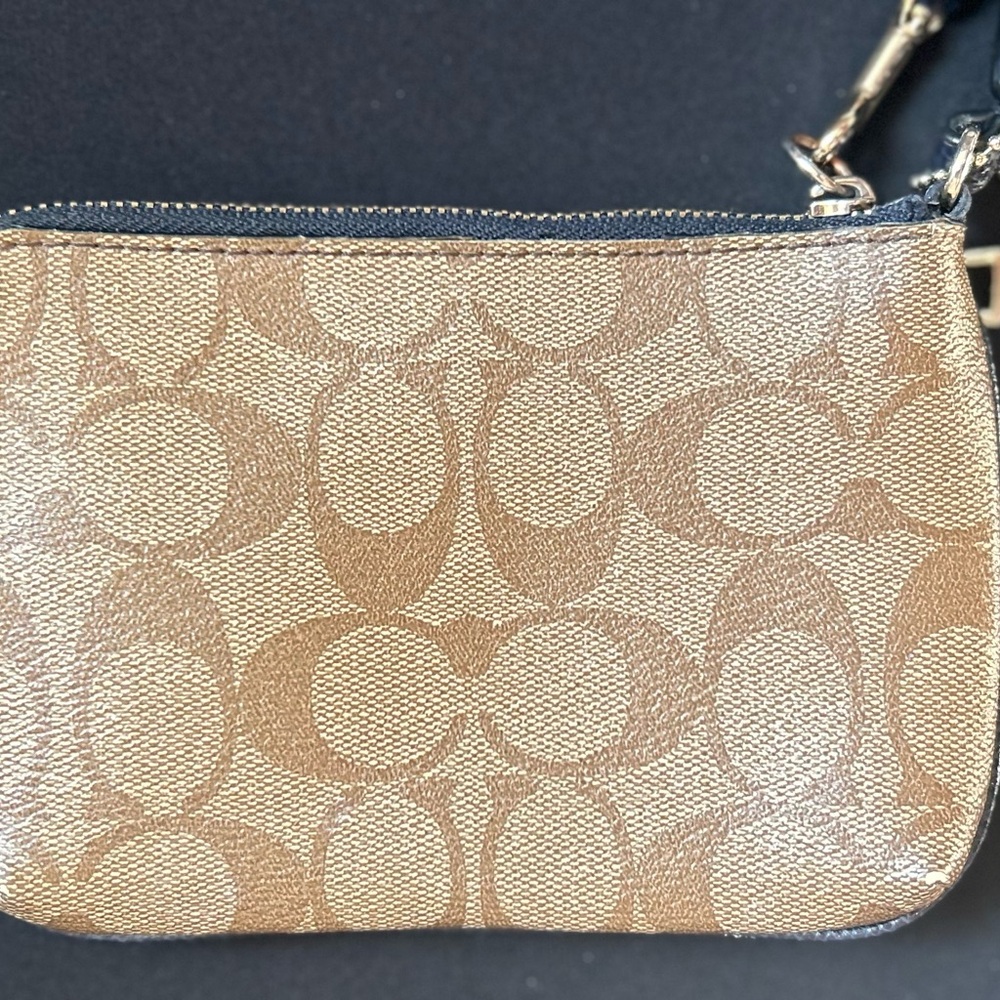 COACH Wristlet - Picture 5 of 9